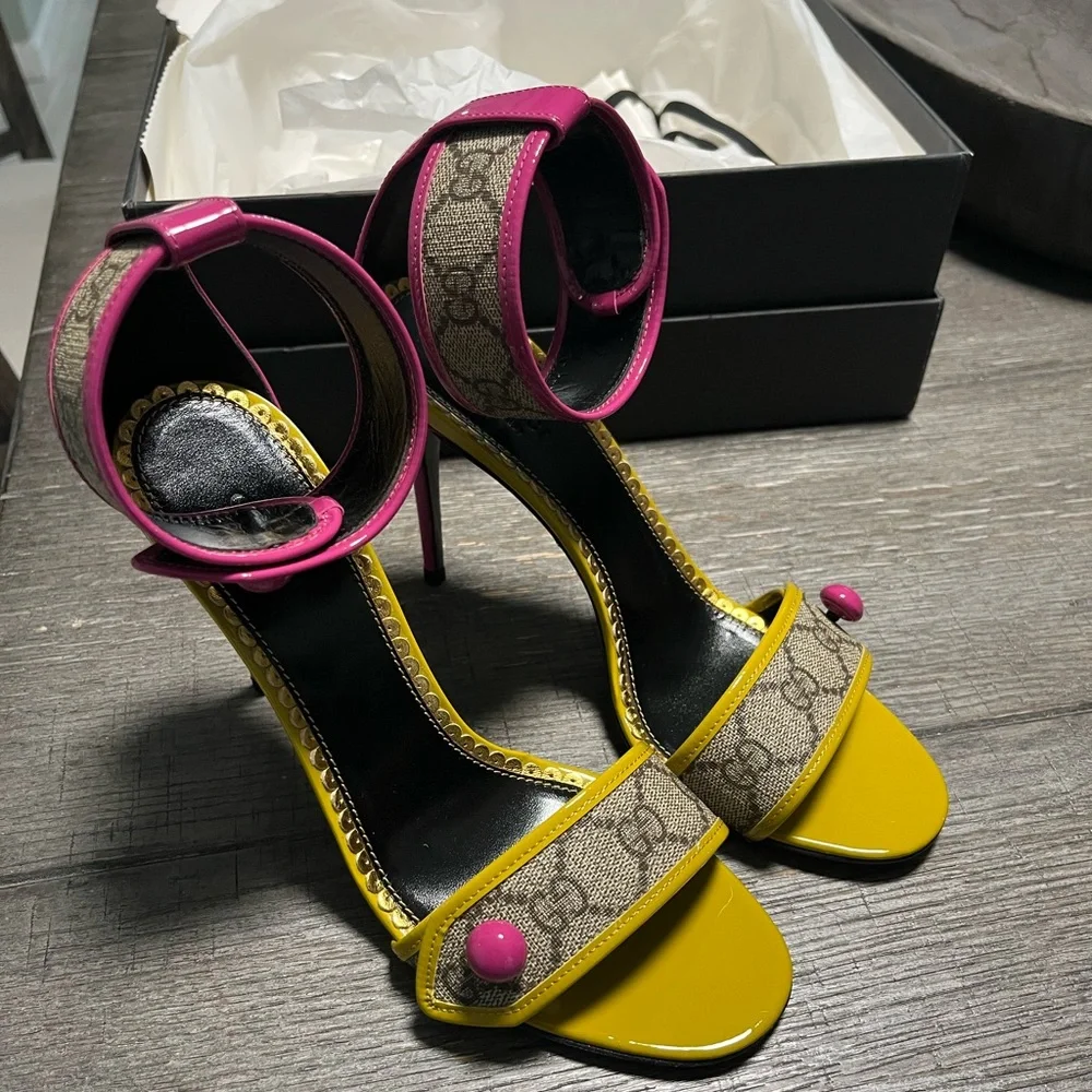 SOLD! Gucci Monogram Heels - Picture 3 of 8